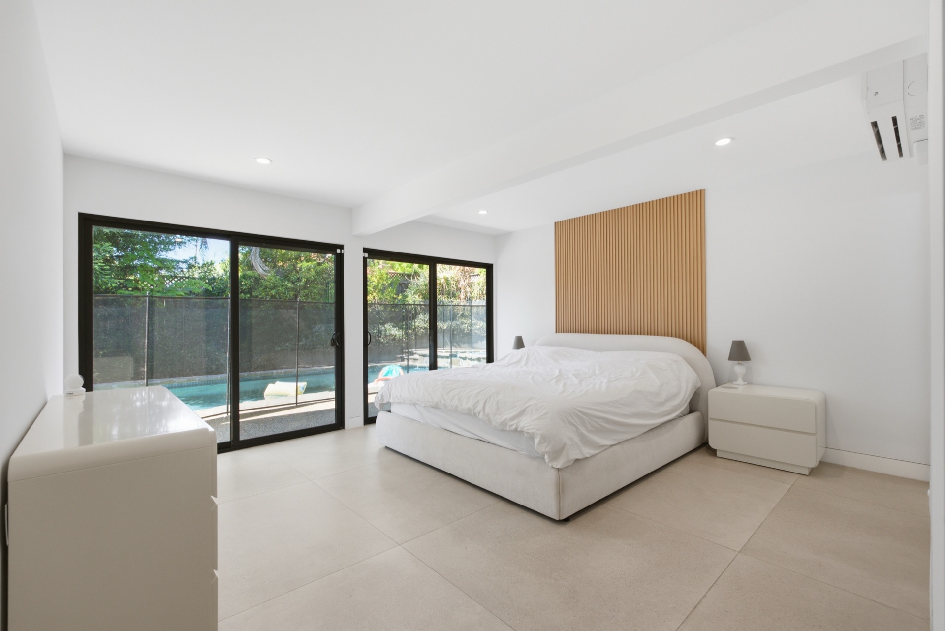 Primary suite with pool view